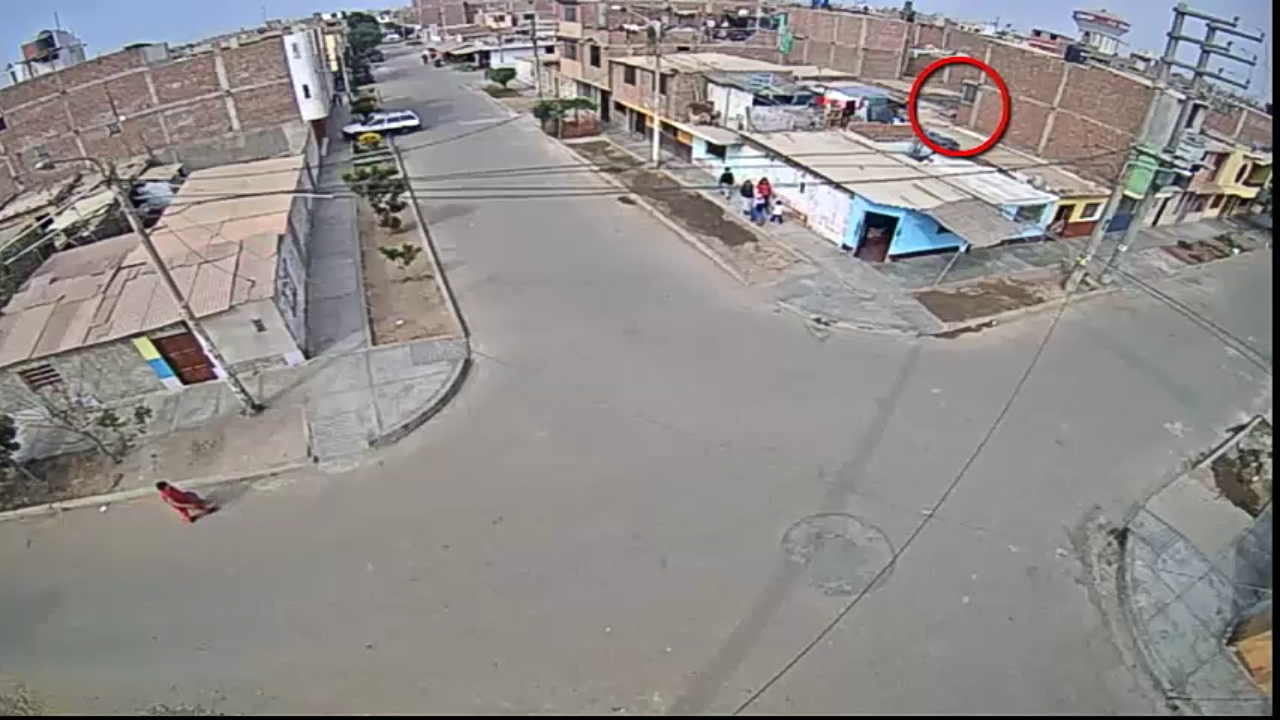 Sobrevive de milagro al caer de tercer piso en Vista Alegre 