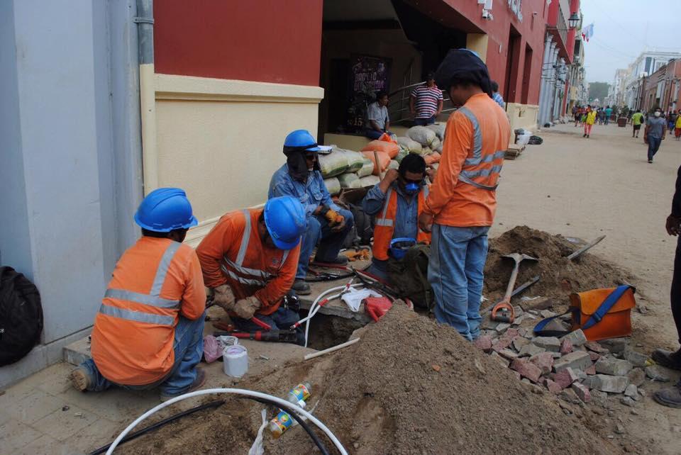 Se va recuperando servicio eléctrico en centro cívico y distritos de Trujillo