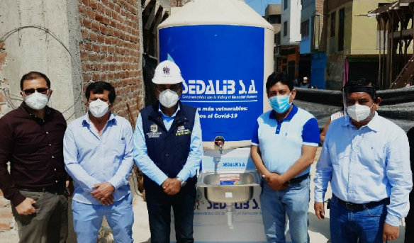 Instalan cinco lavaderos en zona de acceso del mercado La Hermelinda