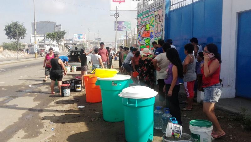 Sedalib estableció puntos de distribución gratuita de agua en Trujillo