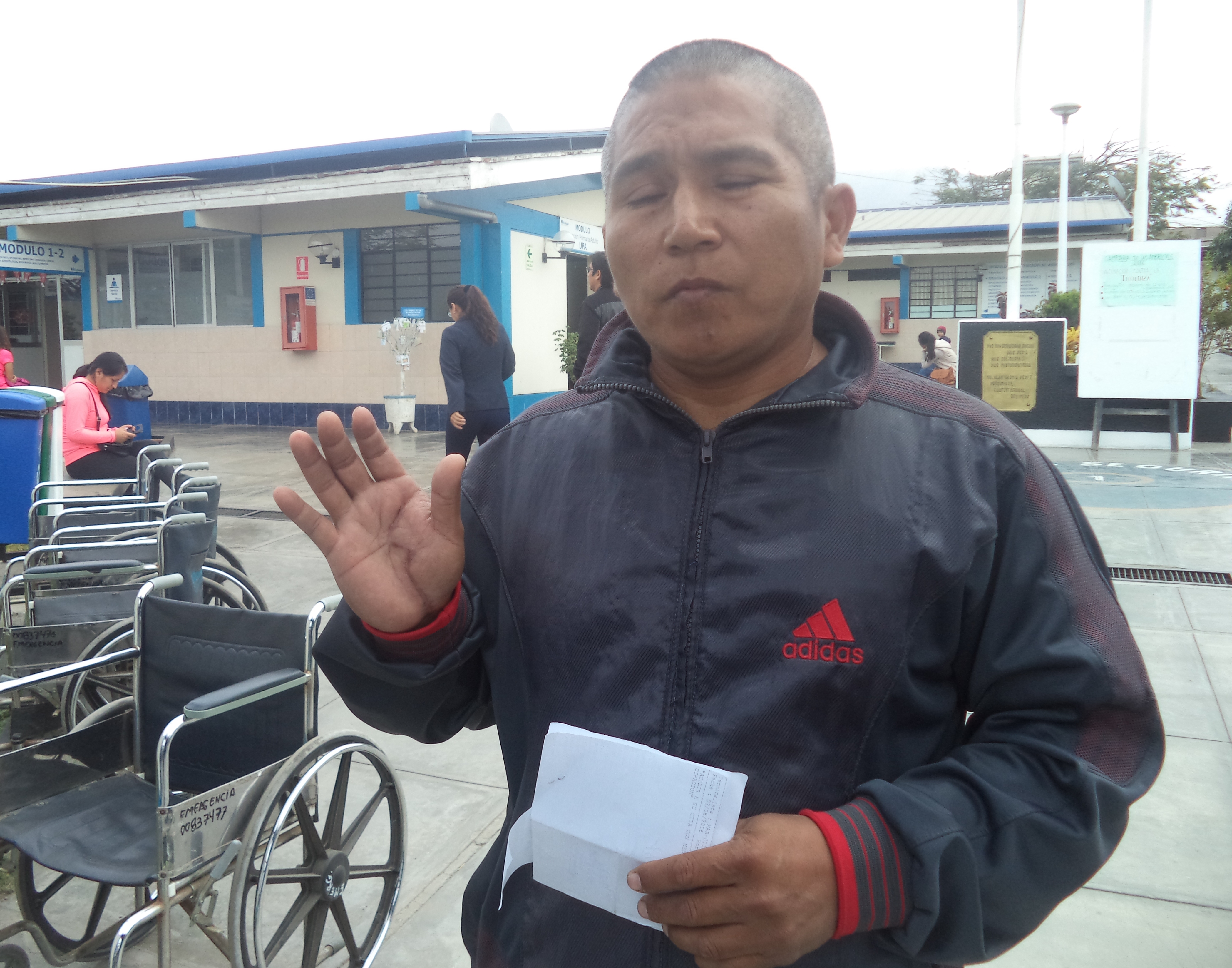 Agente de serenazgo denuncia mala atención en policlínico de Florencia de Mora