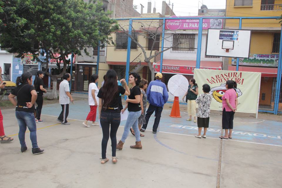 Campaña "La basura tiene cara" sensibiliza a vecinos de la Urbanización Monserrate