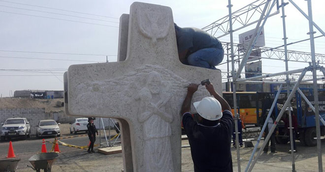 Huanchaco: Obelisco y cruz del buen pastor en honor a la visita del papa Francisco