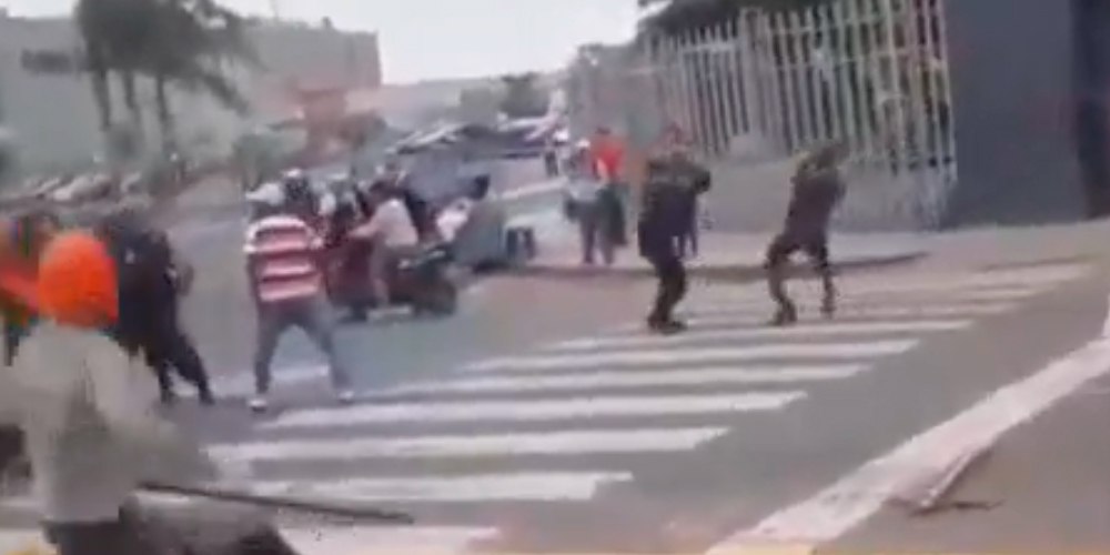 Comerciantes venezolanos agreden a tres serenos fuera de centro comercial