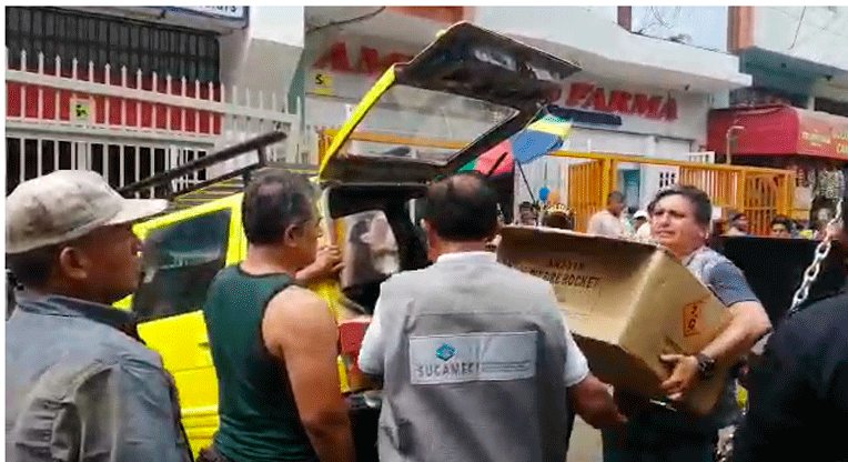 Trujillo: sujeto abandona tico lleno de cajas con fuegos artificiales