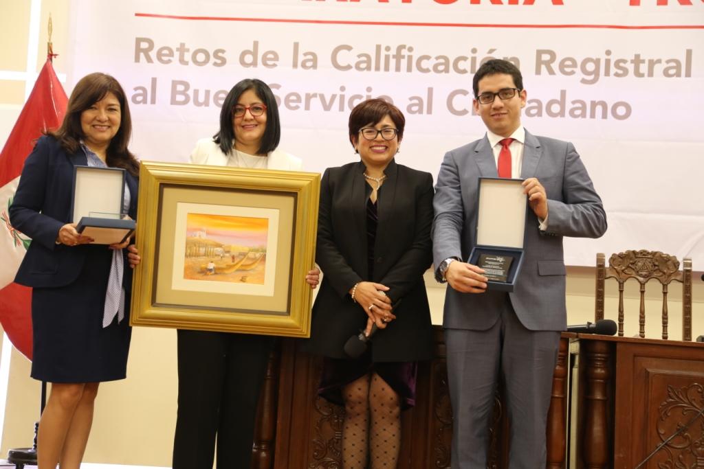 Trujillo: titular de Sunarp participó en evento orientado al buen servicio al ciudadano