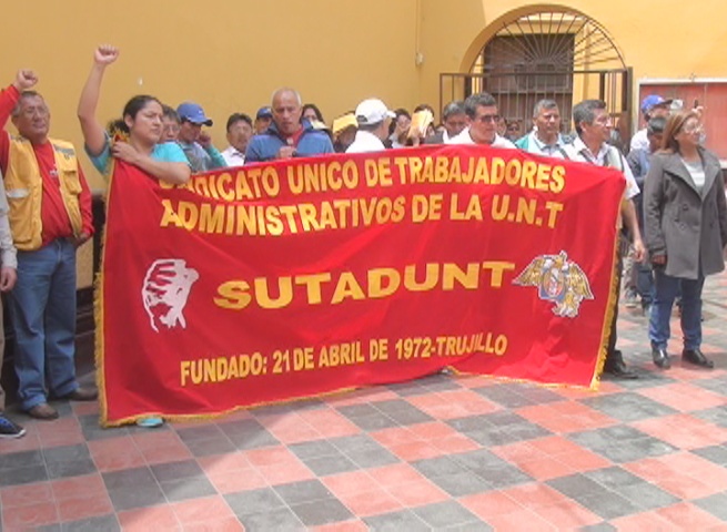 Trabajadores administrativos de la UNT rechazan nuevo estatuto 