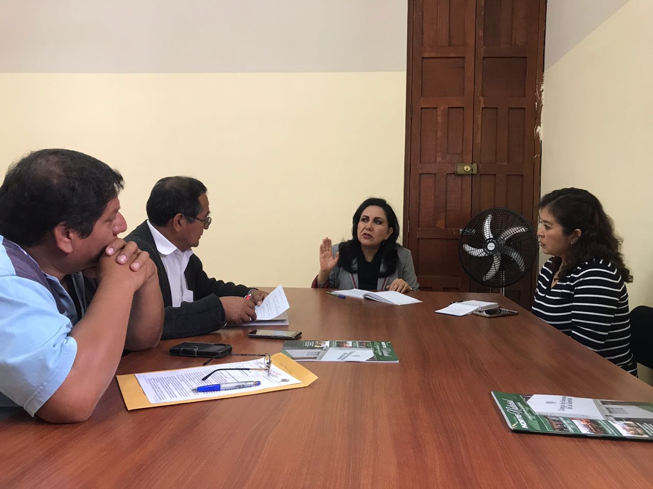 Gloria Montenegro se reúne con dirigentes del Sutadunt que están en huelga