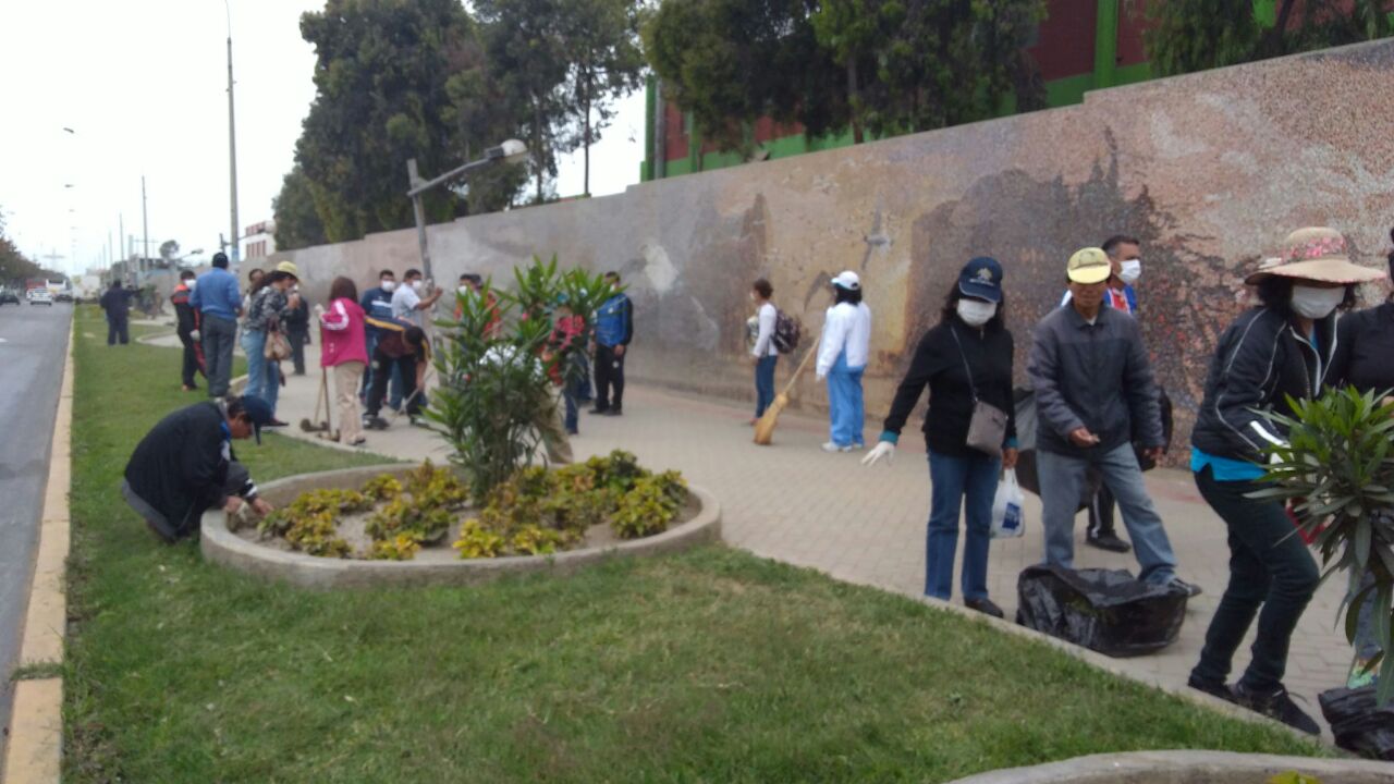 Trujillo: miembros del Sutadunt limpian alameda universitaria como protesta durante huelga