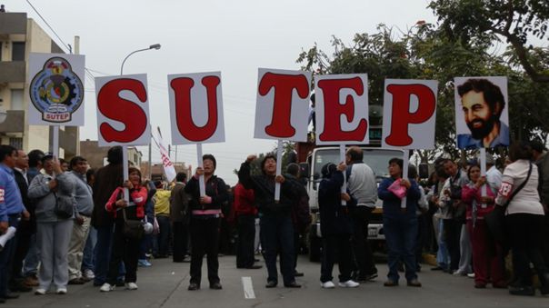 Maestros del Sutep realizan plantón frente al Congreso y anuncian huelga de hambre 