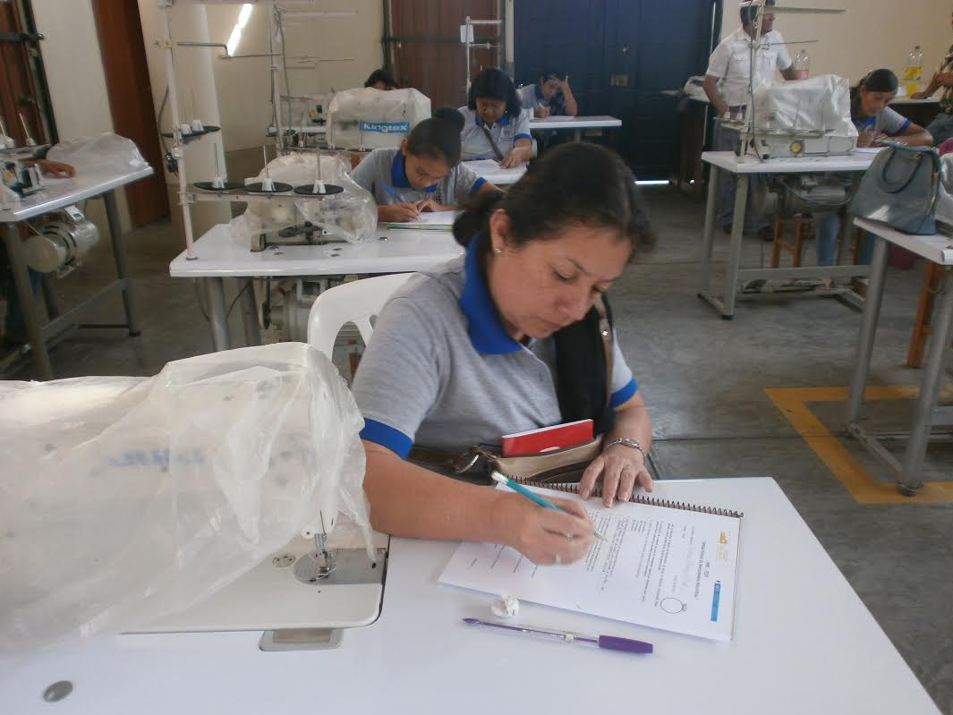 Inician talleres de confección industrial para emprendedores de Trujillo