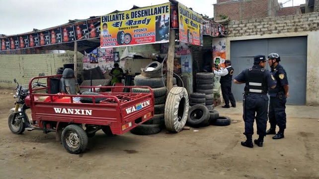  Un taller de reparación de llantas y una bodega fueron clausurados