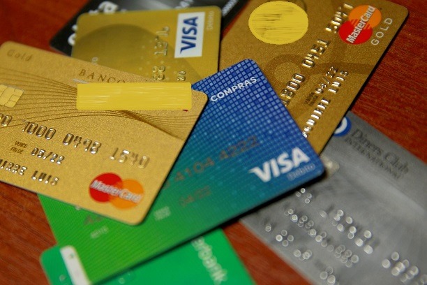Desde mañana bancos deberán ofrecer tarjetas de crédito sin membresía