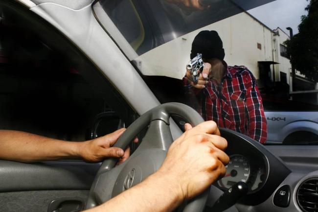 Serenos retienen a adolescente que habría participado en robo a taxista en Víctor Larco