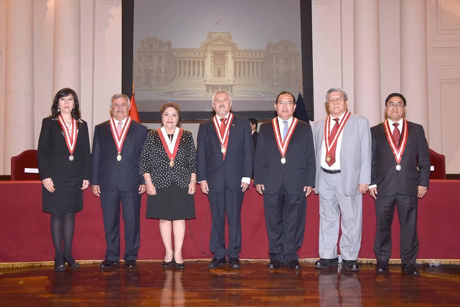 Victor Ticona juramentó hoy como presidente del JNE