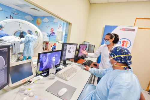 Niños y adolescentes hospitalizados por covid-19 presentan compromiso pulmonar severo