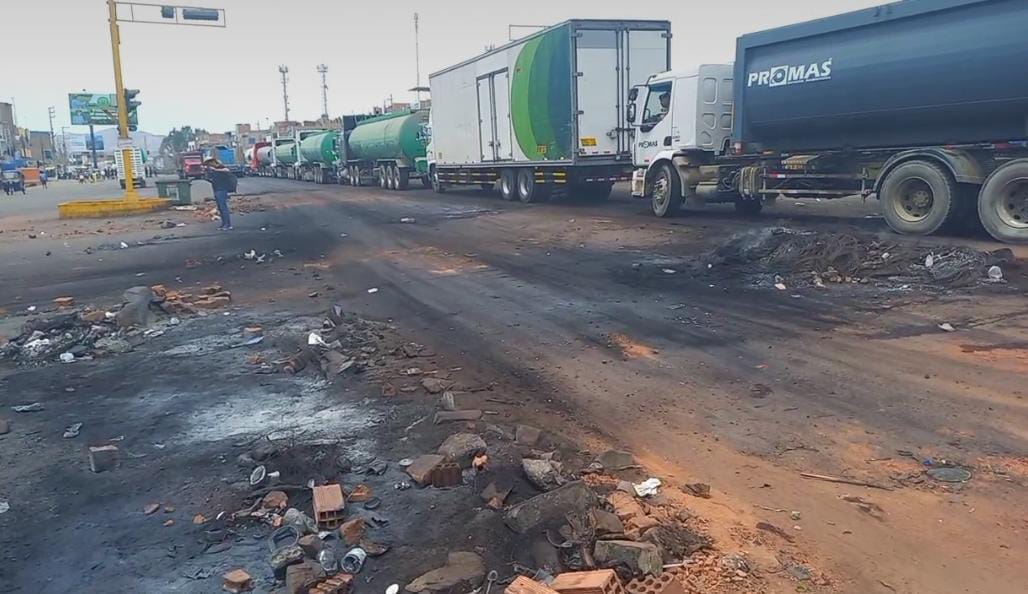 Virú: enfrentamientos y bloqueos persisten en Panamericana Norte