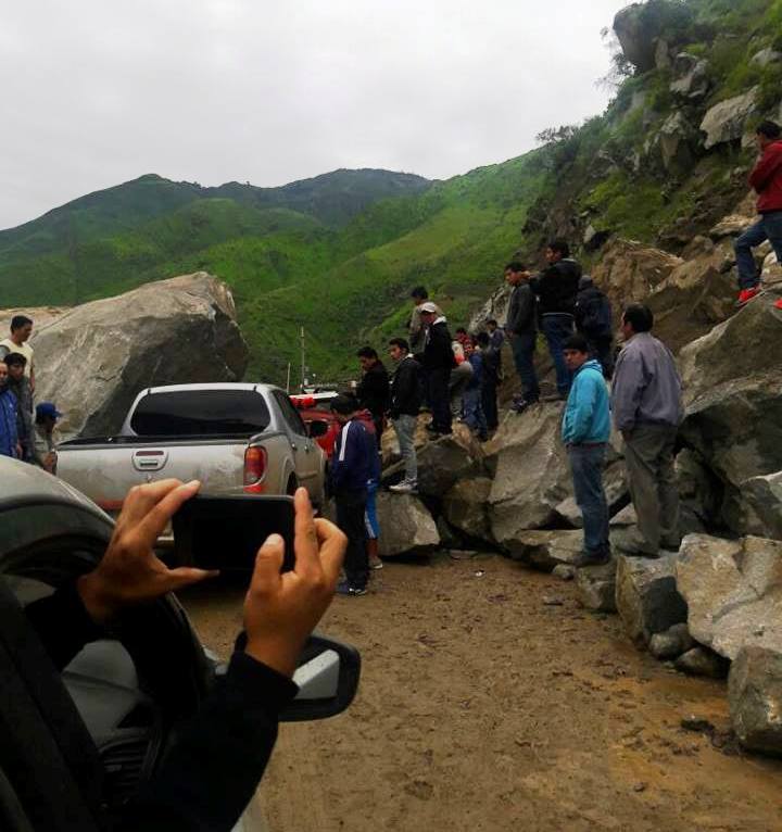 Cierran pase en la carretera de penetración a Otuzco