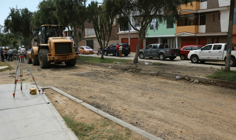 Por fin arreglarán avenidas devastadas por huaicos en Víctor Larco