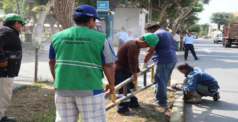 Trujillo: municipalidad retira 13 tranqueras de urbanizaciones La Arboleda y San Isidro
