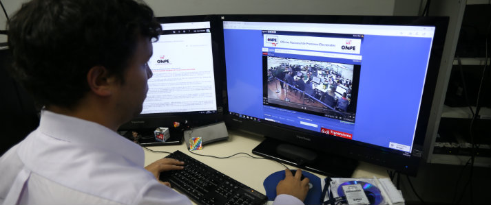 ONPE transmite en vivo procesos de verificación de firmas de adherentes