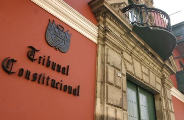 Tribunal Constitucional prohíbe a municipios multar y usar grúas para remolcar autos