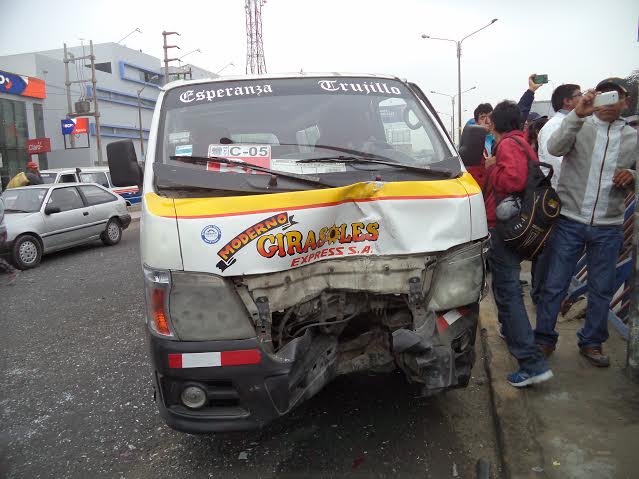 La Esperanza: siete escolares resultaron heridas en triple choque 
