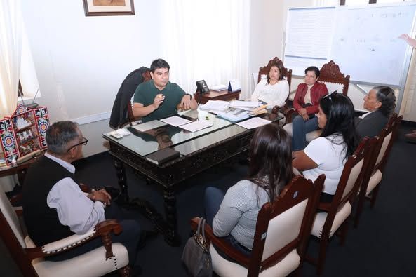 Trujillo: alcalde Reyna se reúne con autoridades vecinales y atiende su problemática 