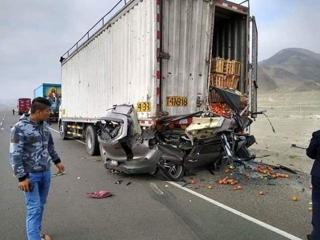 Trujillanos mueren en choque contra camión en Huarmey