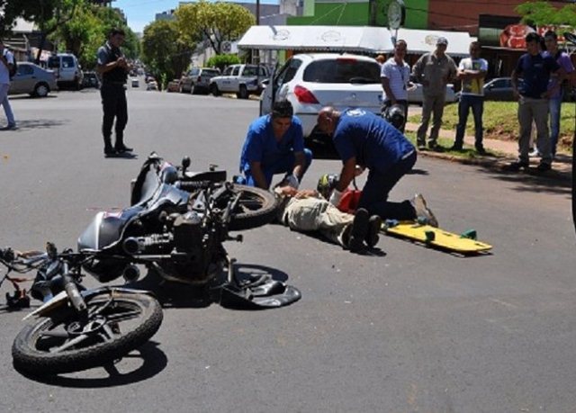 Muere joven suboficial al chocar con su moto