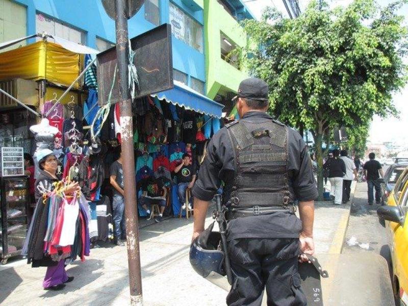 Comerciantes informales ocuparán vía pública en campaña navideña