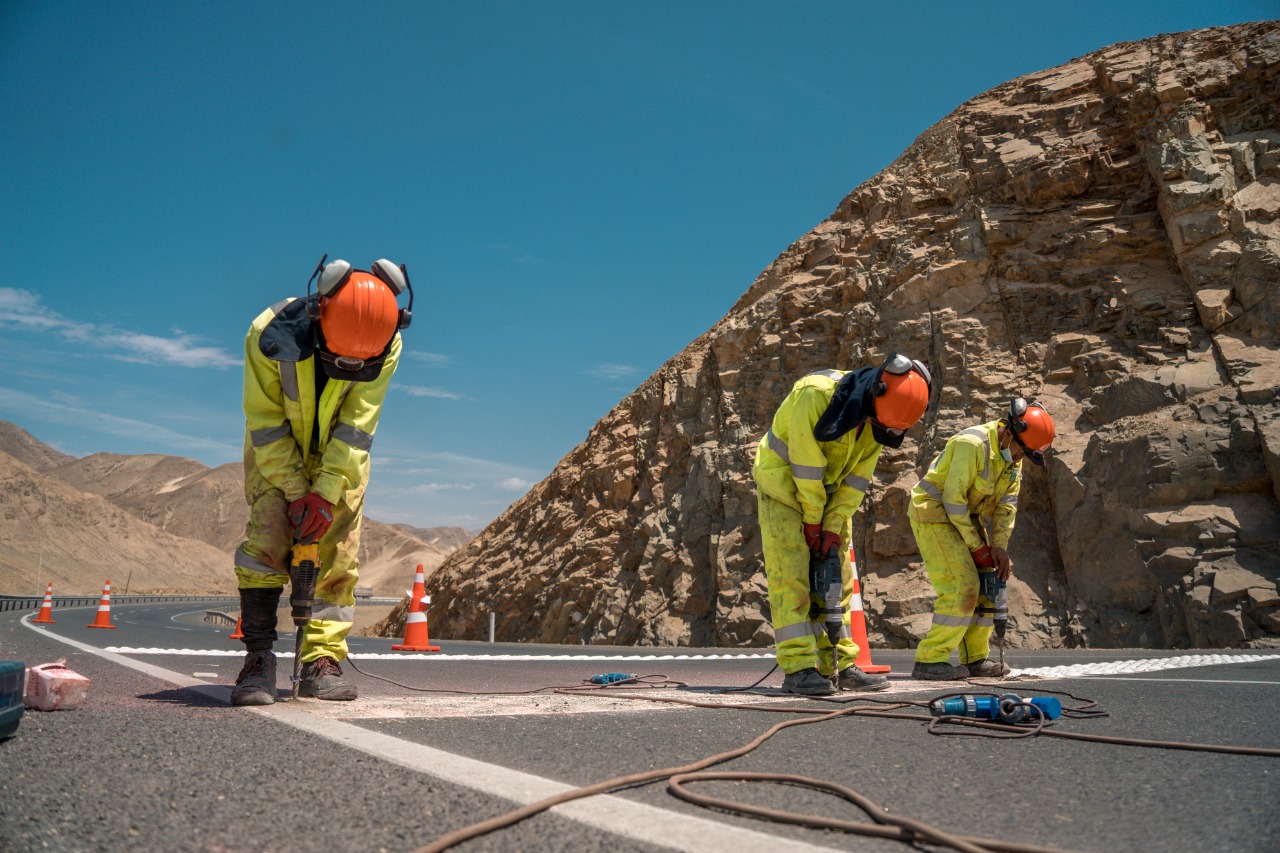 Aunor ejecuta obras de seguridad vial en la Panamericana Norte