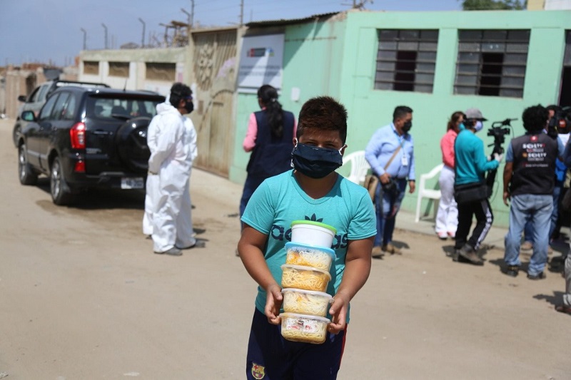 Trujillo: mil pobladores vulnerables de El Porvenir reciben almuerzos gracias al municipio y gobierno regional