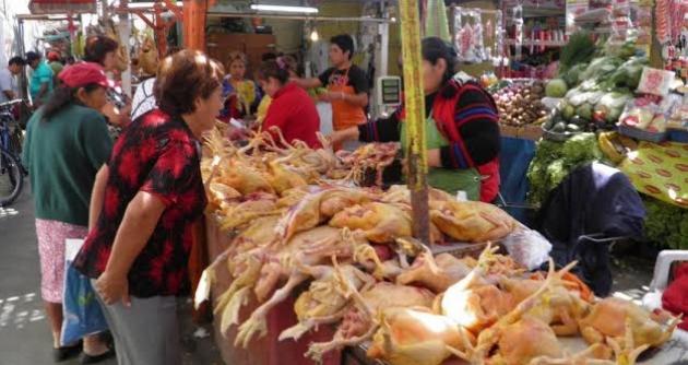 Incremento del precio del pollo alarma a las amas de casa trujillanas