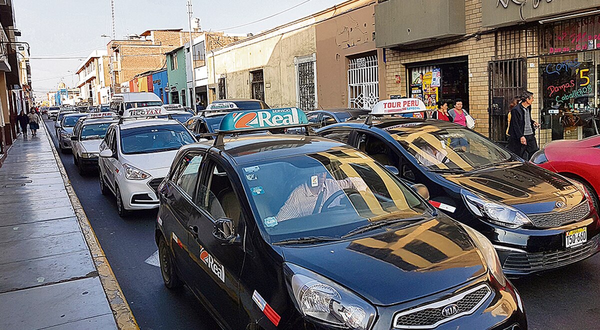 Taxistas realizan plantón por el alza del GLP en Trujillo