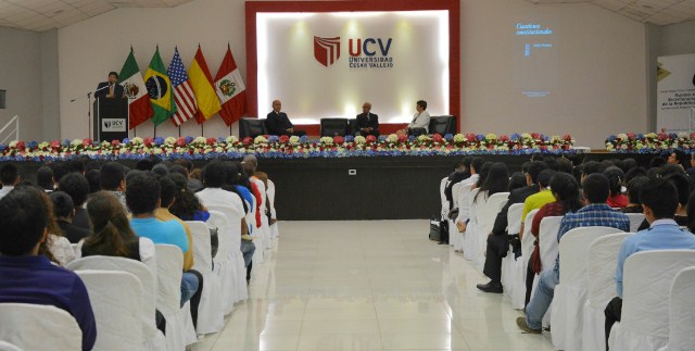 Magistrado del Tribunal Constitucional participa en Conferencia de UCV