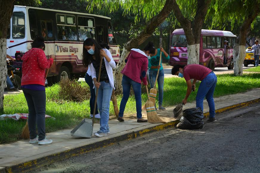 Continúan labores de limpieza en diversas arterias de Trujillo