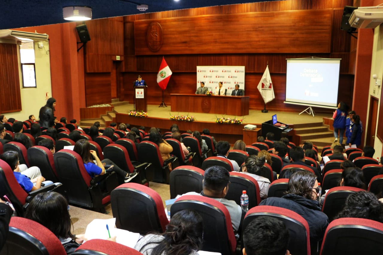Trujillo: universitarios participan del primer Debate Defensorial para luchar contra la violencia 
