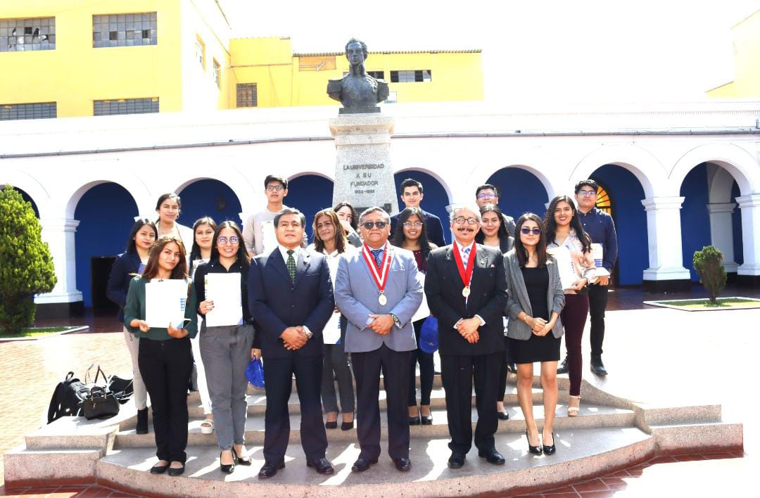 Alumnos de la UNT ganan becas para estudiar en México, República Checa y Argentina