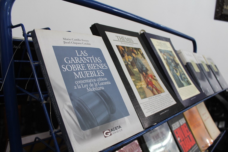 Sociedad Peruana del Derecho del Trabajo donó libros a la UNT