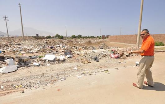 Uso de terreno como botadero de basura afecta a vecinos