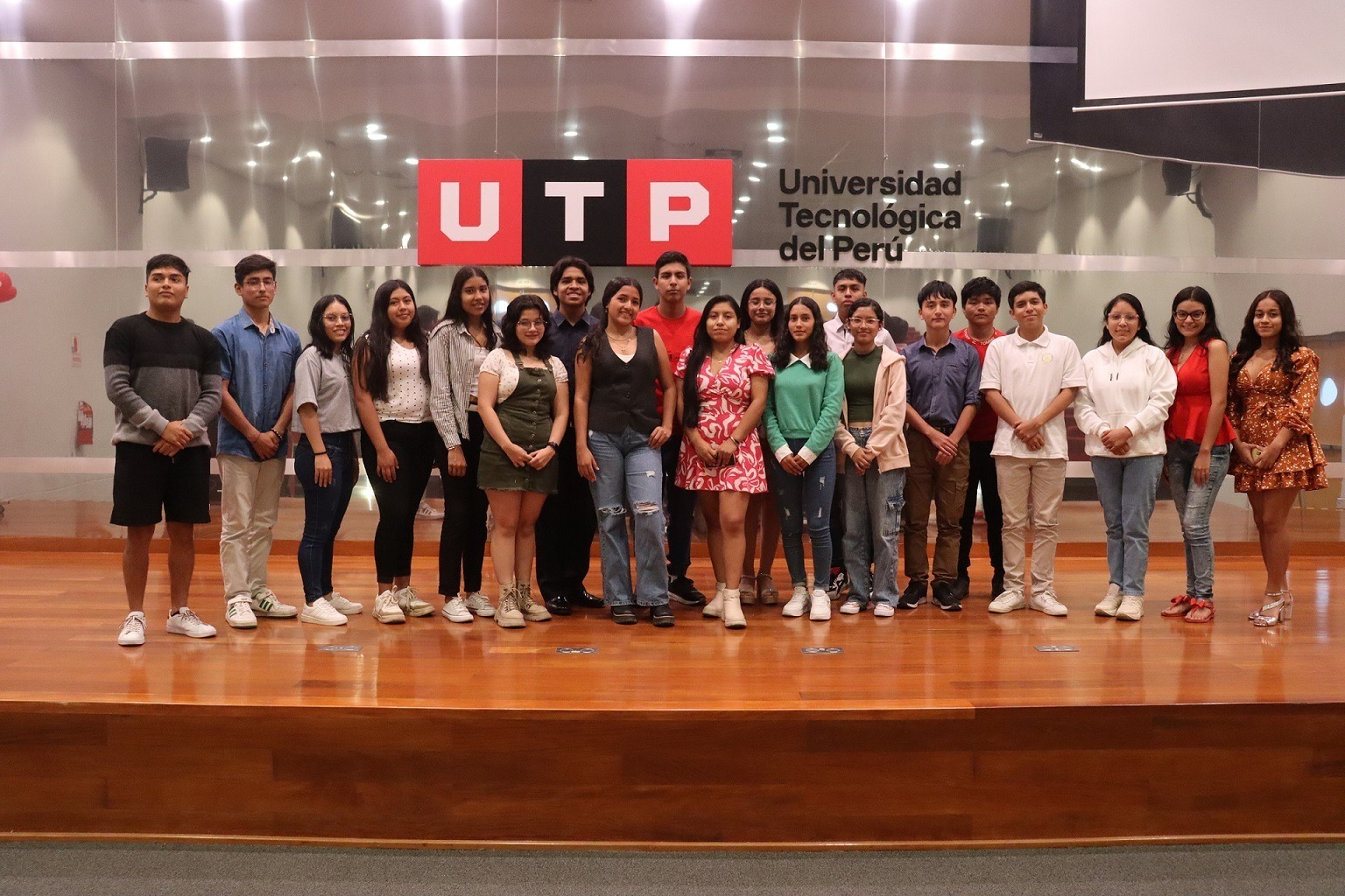 UTP otorgó más de 1100 becas completas a egresados del COAR a nivel nacional en el primer año de la “Beca COAR Talento UTP”