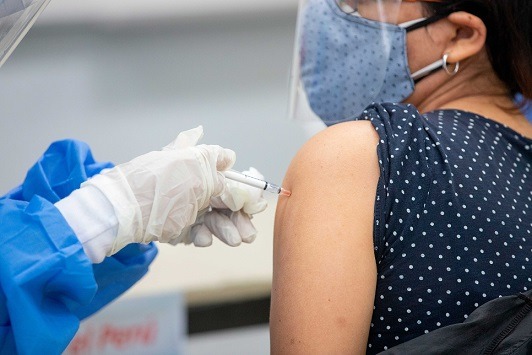 Pfizer es la única vacuna que se puede aplicar a menores de edad