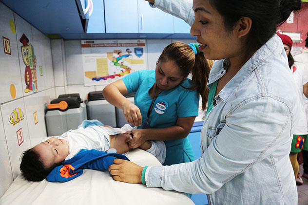 Ministro de Salud anuncia que vacuna contra la varicela se incluirá en esquema nacional de vacunación