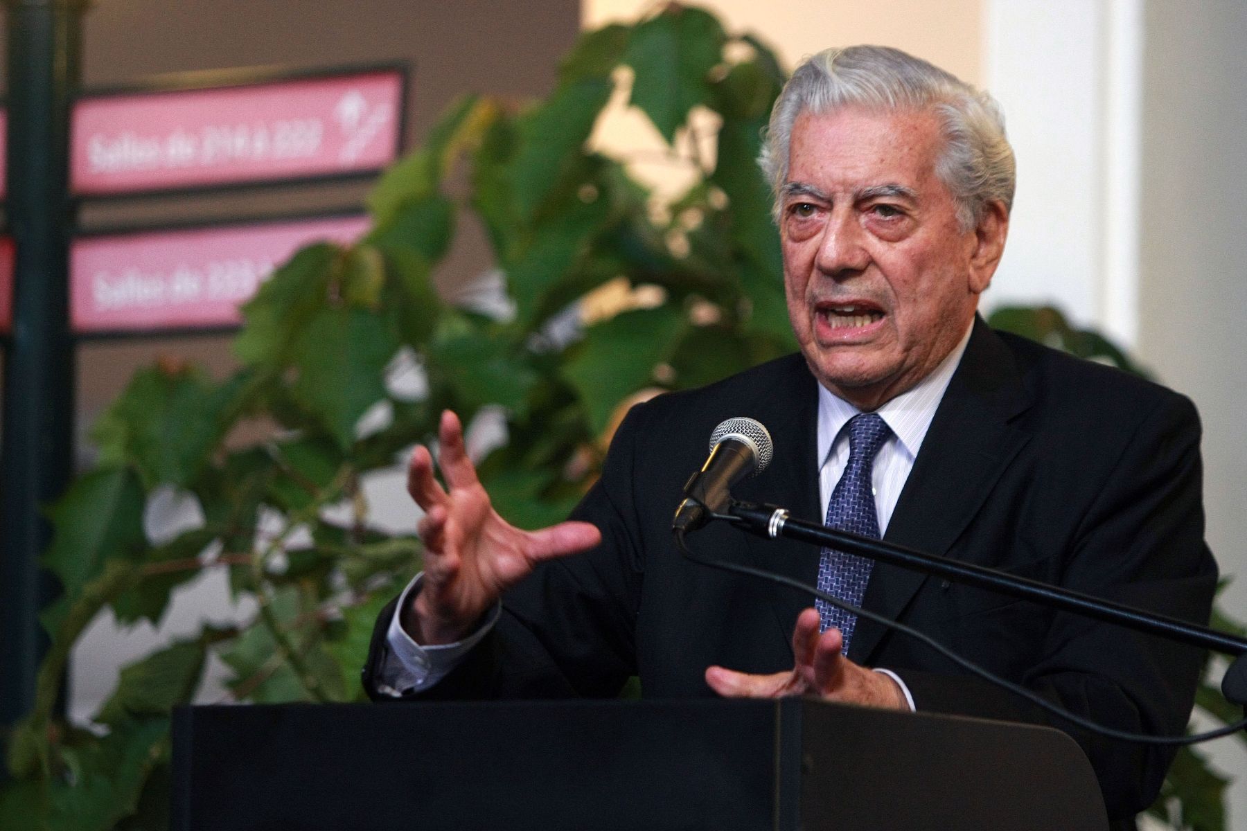 Un eventual gobierno Keiko Fujimori sería "desastroso", advierte Vargas LLosa