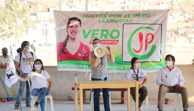 Verónika Mendoza se reunió en Trujillo con trabajadores agrarios y de calzado