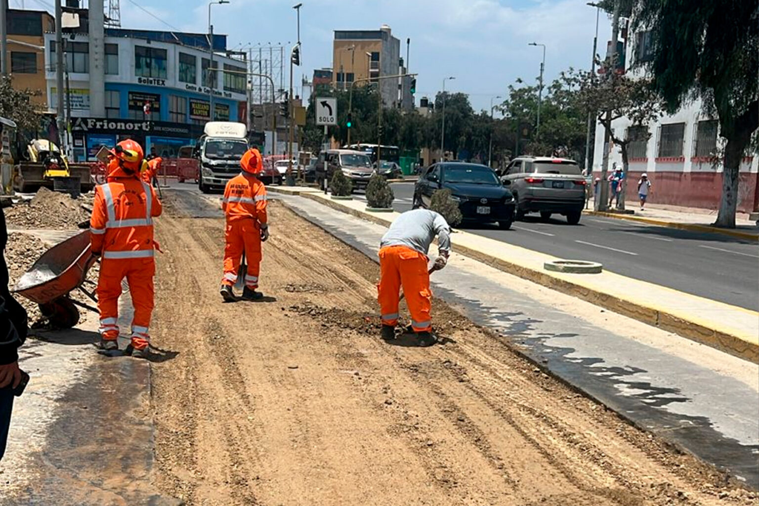 Trujillo: municipalidad comenzó a pavimentar obra inconclusa en la avenida España