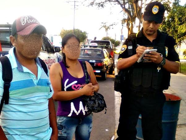 Mujer conocida como “La Gorda” fue arrestada por robo de un celular