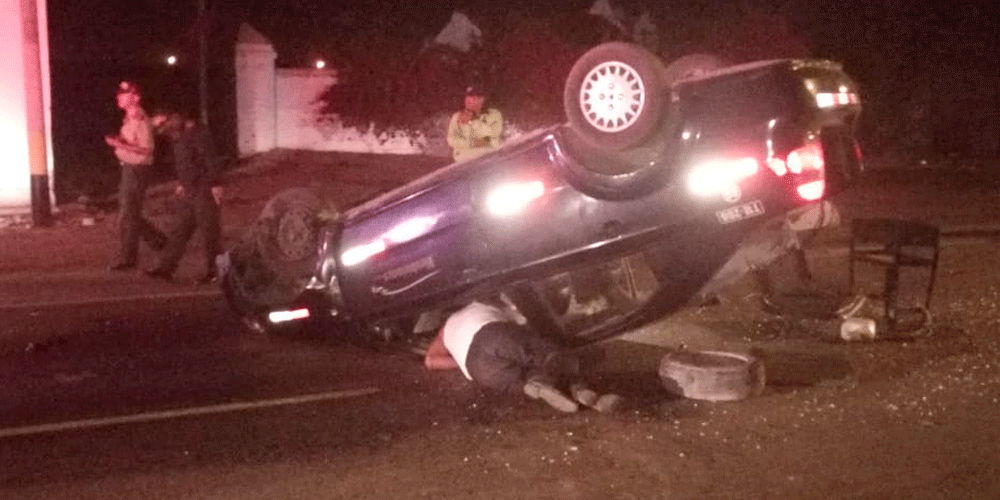 Víctor Larco: joven se salvó de morir luego de despistar su auto