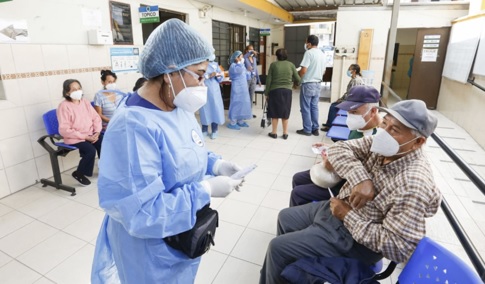 Cinco regiones han vacunado al 60 % de su población con la tercera dosis